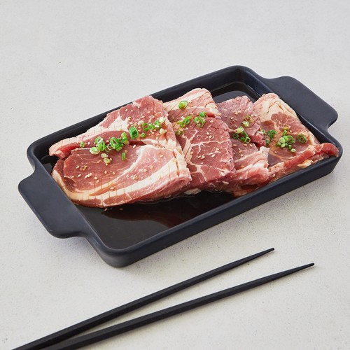 칼집을내어 양념이 쏙쏙 양념 돼지 왕구이 (800G)
