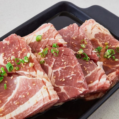 칼집을내어 양념이 쏙쏙 양념 돼지 왕구이 (800G)